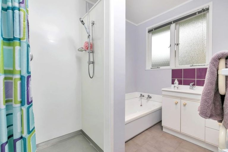 Photo of property in 1/16 Coronation Road, Glenfield, Auckland, 0627