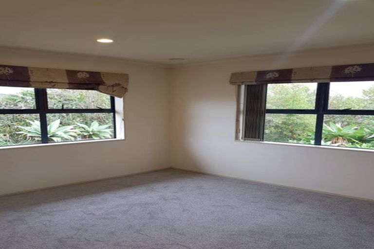 Photo of property in 19 Rangi Avenue, Schnapper Rock, Auckland, 0632