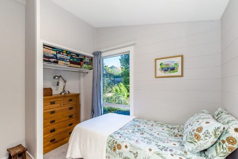 Photo of property in 15 Tiromoana Road, Raumati South, Paraparaumu, 5032