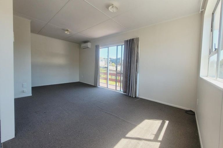Photo of property in 139 Driver Crescent, Cannons Creek, Porirua, 5024