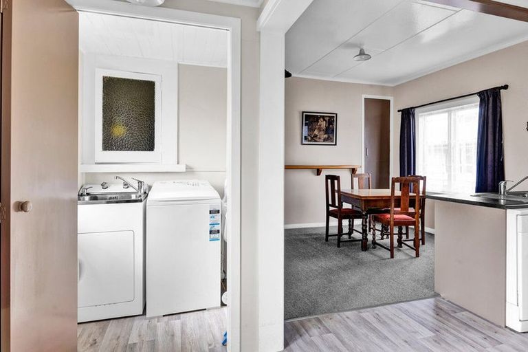 Photo of property in 23 Turuturu Road, Hawera, 4610