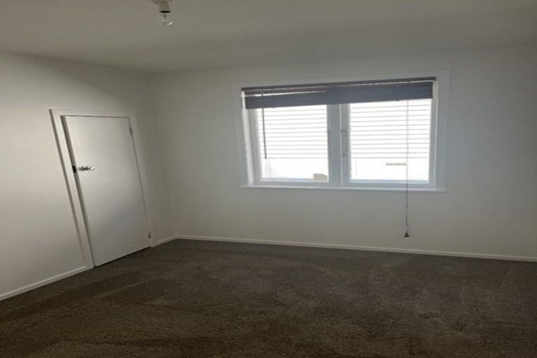 Photo of property in 20 Chilcott Road, Henderson, Auckland, 0612