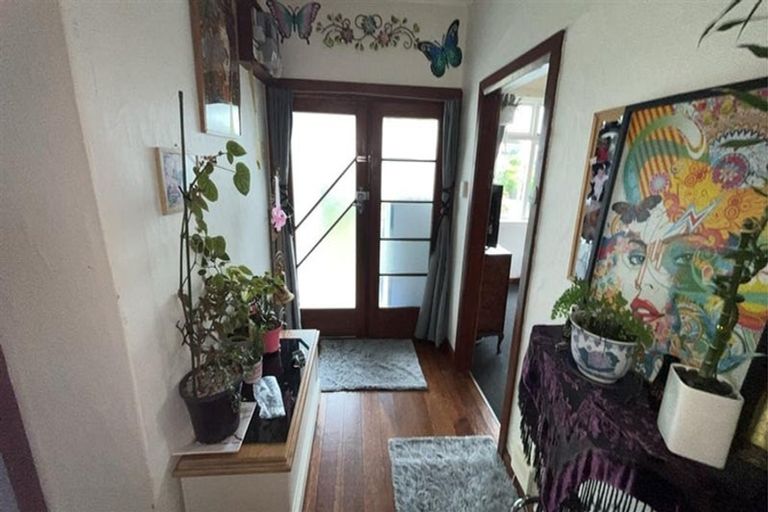 Photo of property in 113 Mangorei Road, Merrilands, New Plymouth, 4312