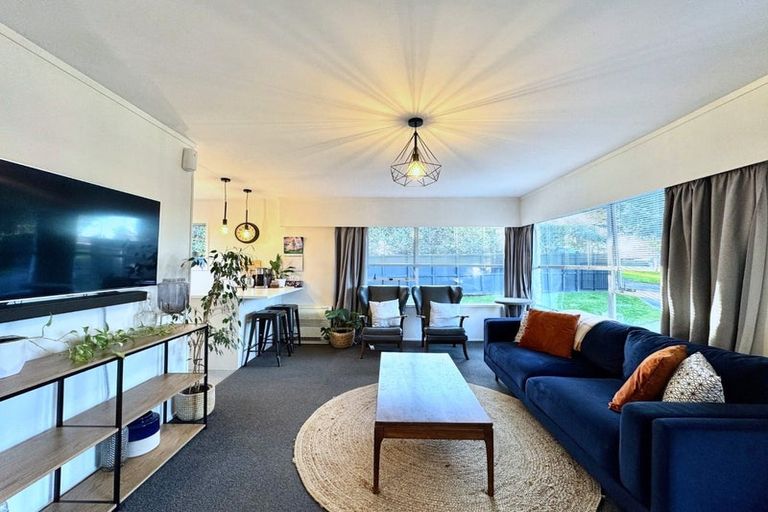 Photo of property in 2/15 Gloaming Place, Conifer Grove, Takanini, 2112