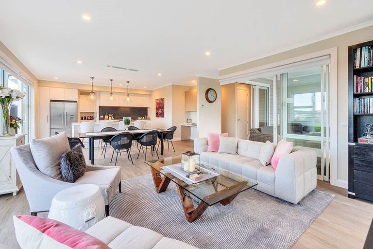 Photo of property in 31 Pioneer Rise, Silverdale, 0932