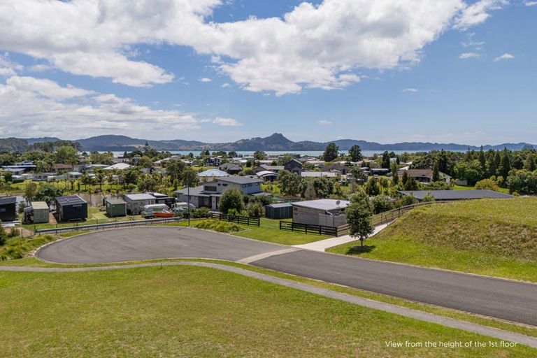 Photo of property in 2 Tinirau Place, Cooks Beach, 3591