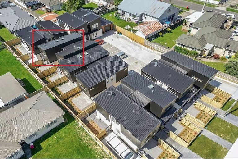 Photo of property in 8/27 Main Road, Wainuiomata, Lower Hutt, 5014