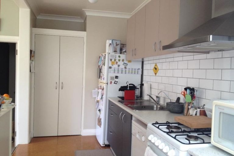 Photo of property in 36 Edinburgh Terrace, Berhampore, Wellington, 6023