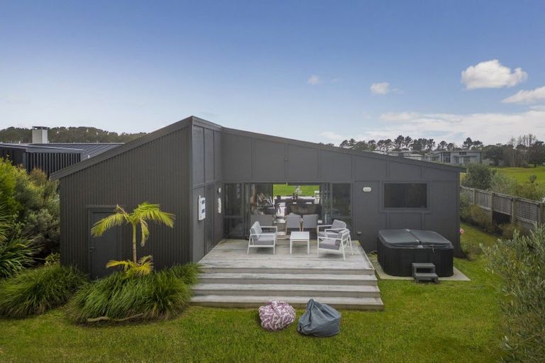 Photo of property in 129 Ngaio Drive, Matarangi, Whitianga, 3592