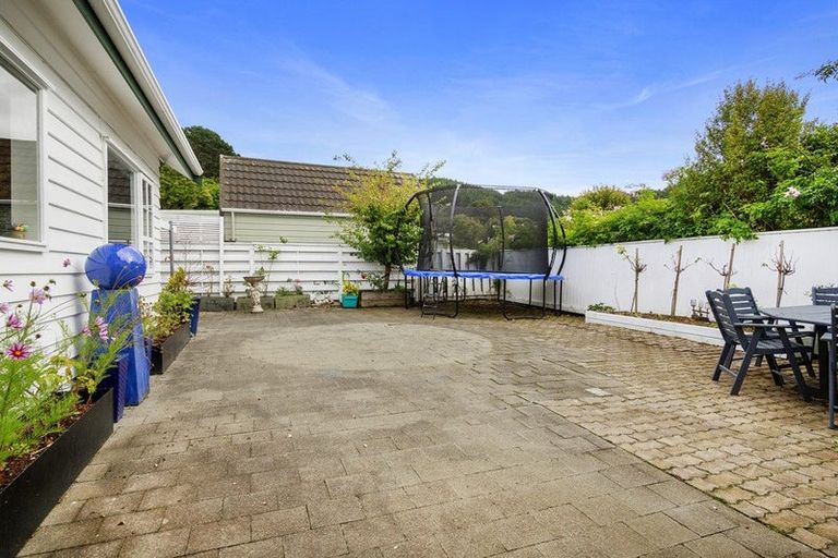 Photo of property in 7 Saint Hildas Glade, Tawa, Wellington, 5028