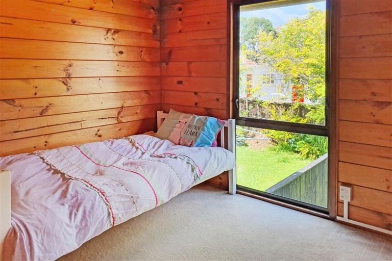 Photo of property in 2/44 Toroa Street, Torbay, Auckland, 0630