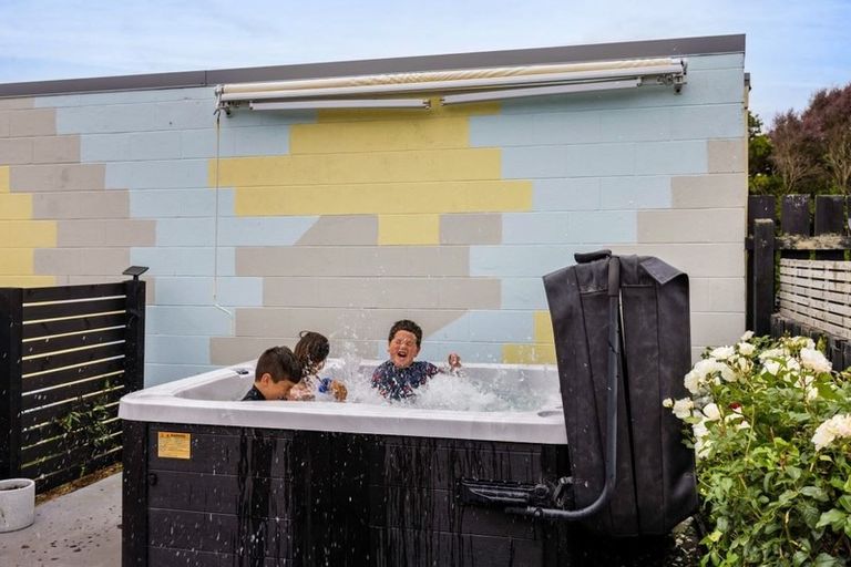 Photo of property in 8 Hughson Place, Opunake, 4616