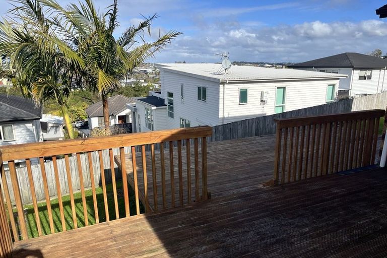 Photo of property in 34 Namsan Close, Fairview Heights, Auckland, 0632