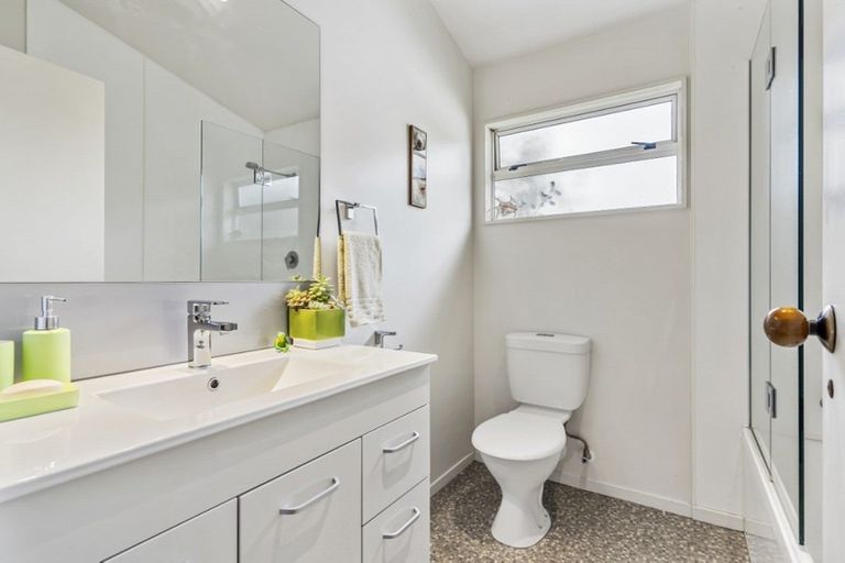 Photo of property in 11 Herbert Drive, Whangamata, 3620