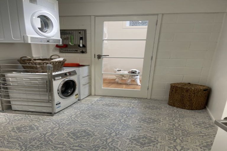 Photo of property in 2/1 Korau Road, Greenlane, Auckland, 1051