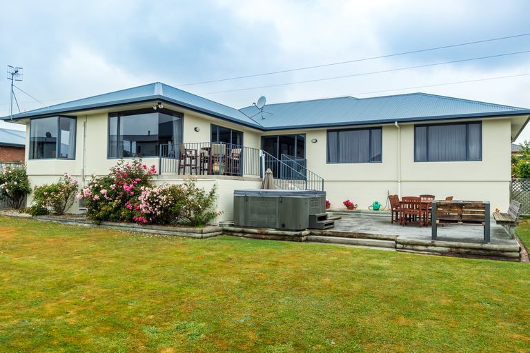 Photo of property in 70 Temple Crescent, Gleniti, Timaru, 7910