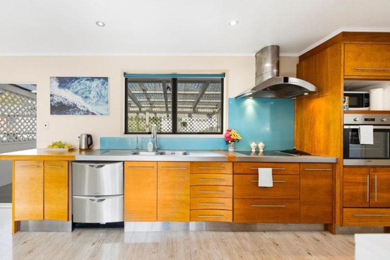 Photo of property in 2 Regatta Road, Torbay, Auckland, 0630