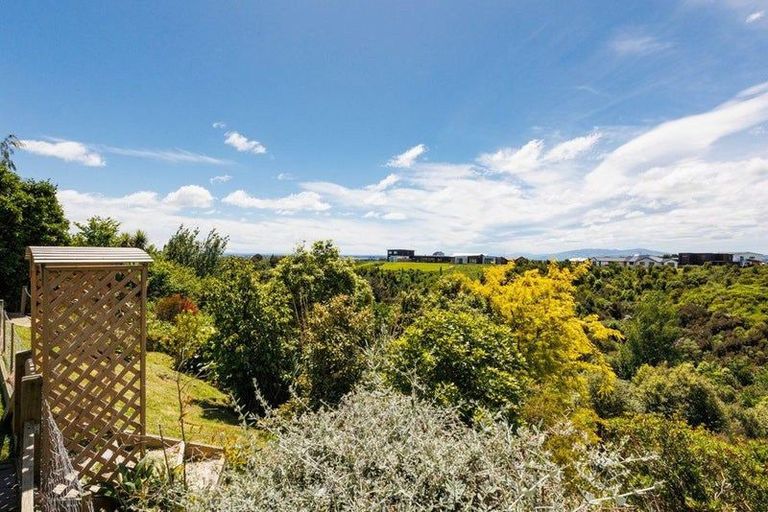 Photo of property in 33 Ruapehu Drive, Fitzherbert, Palmerston North, 4410