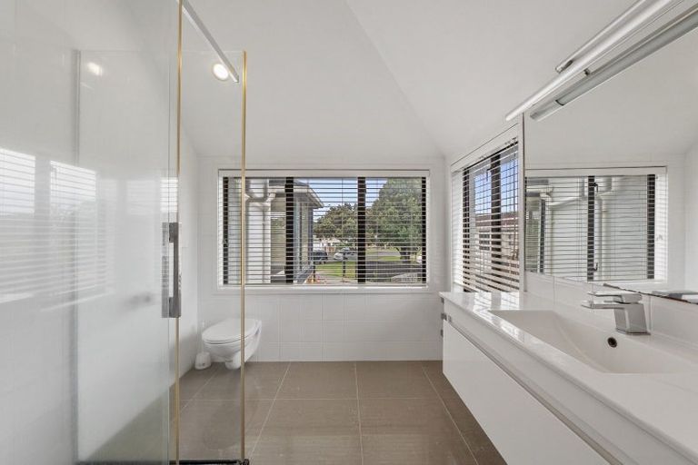Photo of property in 35 Saltburn Road, Milford, Auckland, 0620