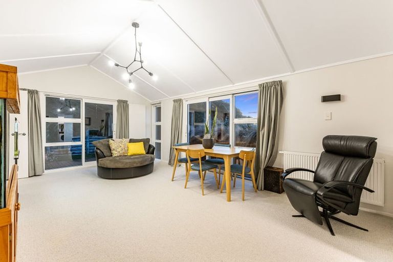 Photo of property in 2/11 Mervyn Place, Plimmerton, Porirua, 5026