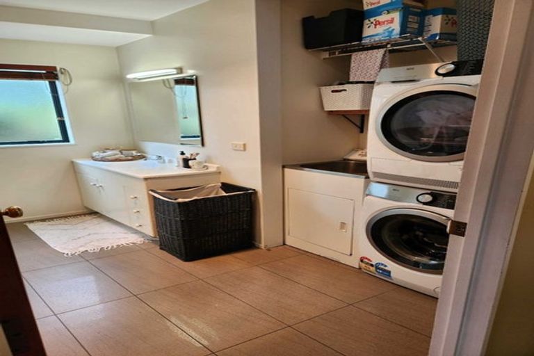 Photo of property in 11/76 Target Road, Totara Vale, Auckland, 0629