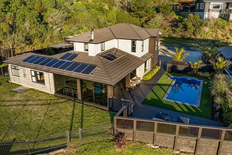 Photo of property in 15 Glenorchy Way, Aotea, Porirua, 5024