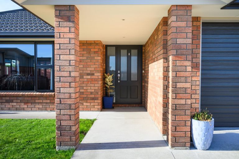 Photo of property in 13 Lorenzo Place, Kelvin Grove, Palmerston North, 4414
