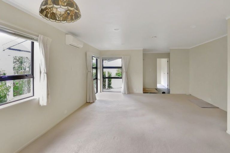 Photo of property in 1/31 Glucina Avenue, West Harbour, Auckland, 0618