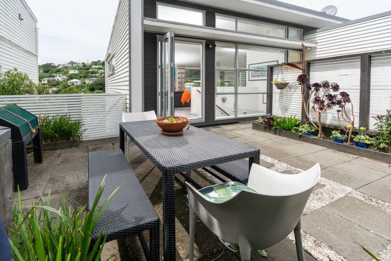 Photo of property in 20 Tiketike Way, Brooklyn, Wellington, 6021