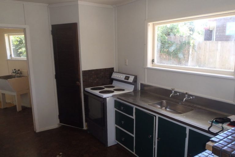 Photo of property in 37 Meilland Place, Glen Eden, Auckland, 0602