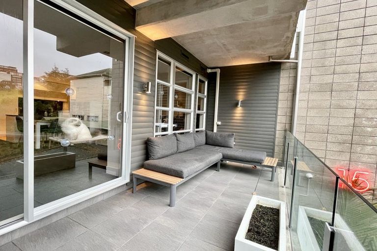 Photo of property in 2a/15 Fleet Street, Eden Terrace, Auckland, 1021