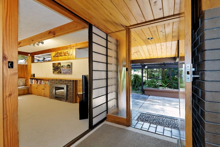 Photo of property in 12 Taraire Road, Titirangi, Auckland, 0604