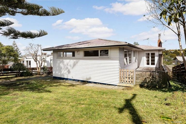 Photo of property in 29 Sycamore Drive, Sunnynook, Auckland, 0620