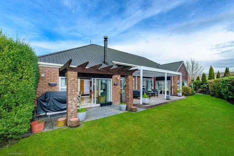 Photo of property in 22 Felstead Place, Avonhead, Christchurch, 8042