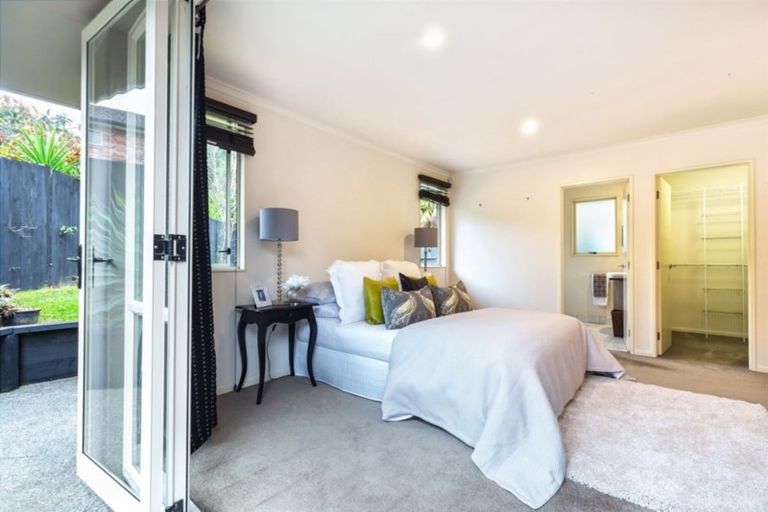 Photo of property in 8 Red Oak Place, Schnapper Rock, Auckland, 0632