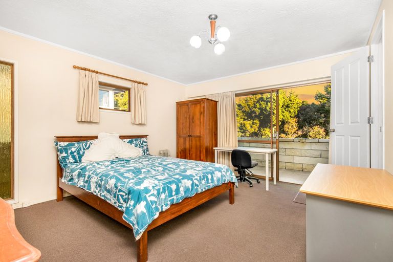 Photo of property in 16 Banksia Place, Goodwood Heights, Auckland, 2105