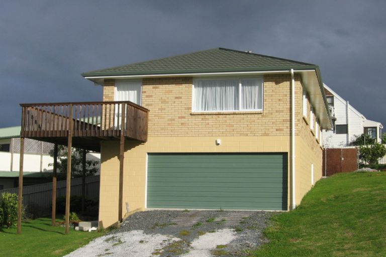 Photo of property in 1 Kahurangi Place, Snells Beach, 0920