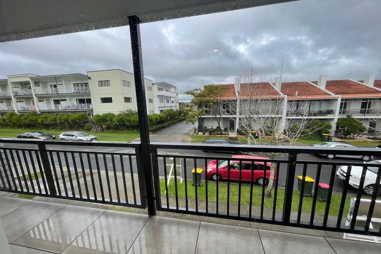 Photo of property in 1/44 Carlos Drive, Flat Bush, Auckland, 2016