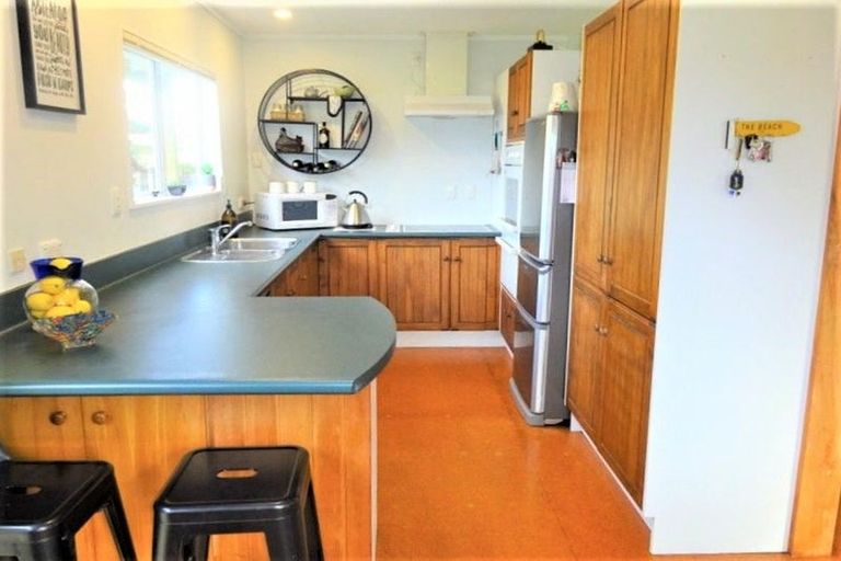 Photo of property in 37 Thomas Place, Foxton Beach, Foxton, 4815