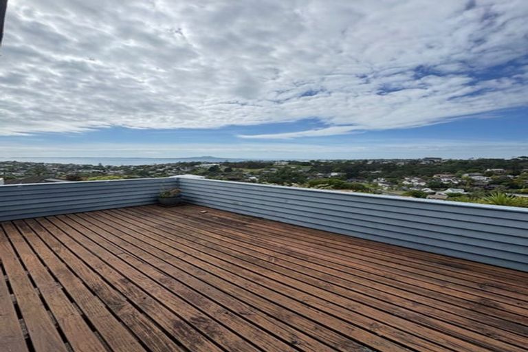 Photo of property in 6 Shearwater Rise, Rothesay Bay, Auckland, 0630