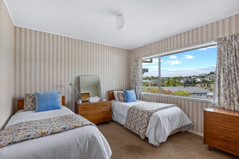 Photo of property in 1/15 Battle Place, Glenfield, Auckland, 0629