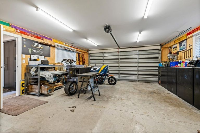 Photo of property in 13 Vogwill Road, Kumeu, 0810