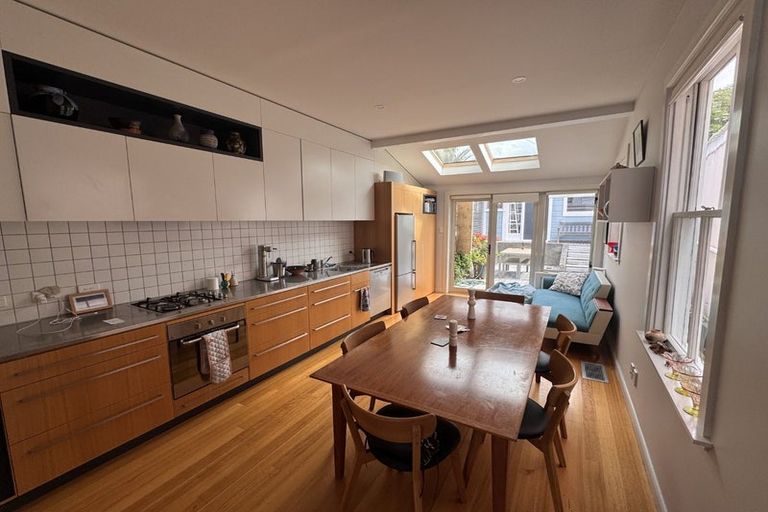 Photo of property in 64 Elizabeth Street, Mount Victoria, Wellington, 6011