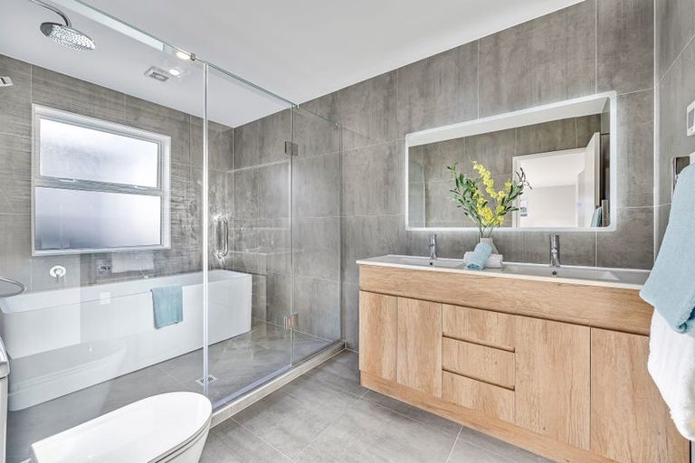 Photo of property in 40 Drumnaconagher Road, Flat Bush, Auckland, 2019