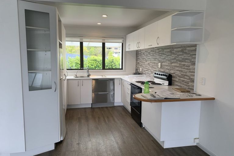 Photo of property in 5 Holiday Road, Stanmore Bay, Whangaparaoa, 0932