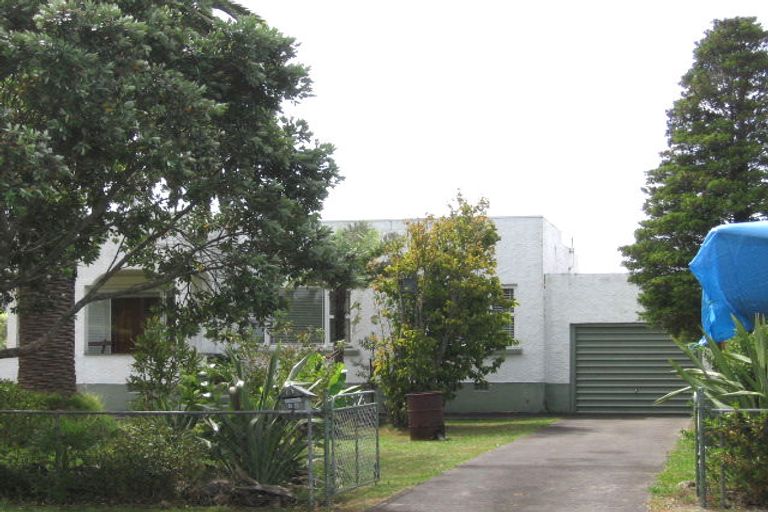 Photo of property in 85 Lancaster Road, Beach Haven, Auckland, 0626