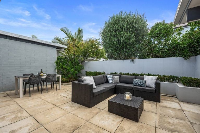 Photo of property in 25d Saltburn Road, Milford, Auckland, 0620