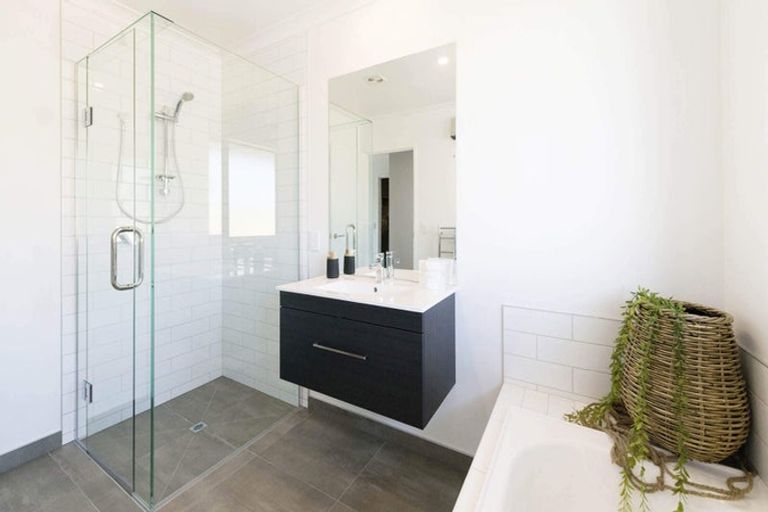 Photo of property in 24 Amos Way, Otatara, 9879