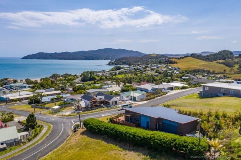 Photo of property in 2 Christine Drive, Coopers Beach, 0420