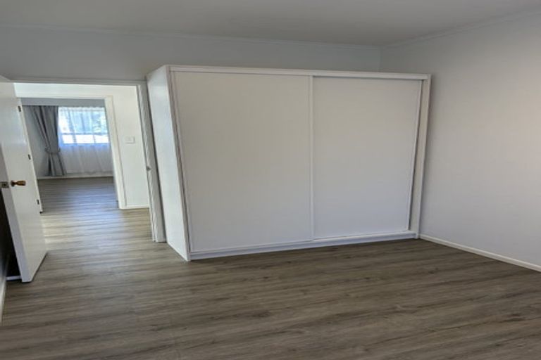 Photo of property in 72 Lynwood Road, New Lynn, Auckland, 0600